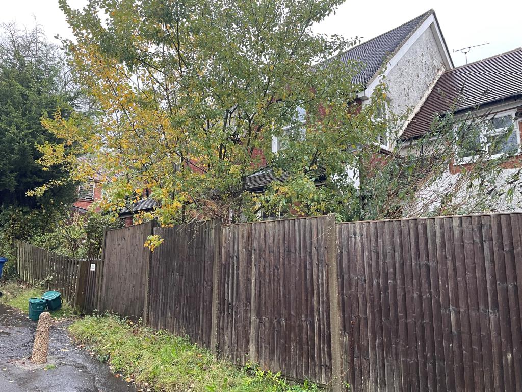 Lot: 33 - POTENTIAL DEVELOPMENT SITE WITH RESIDENTIAL CONSENT INCLUDING GARAGE AND GROUND RENTS -